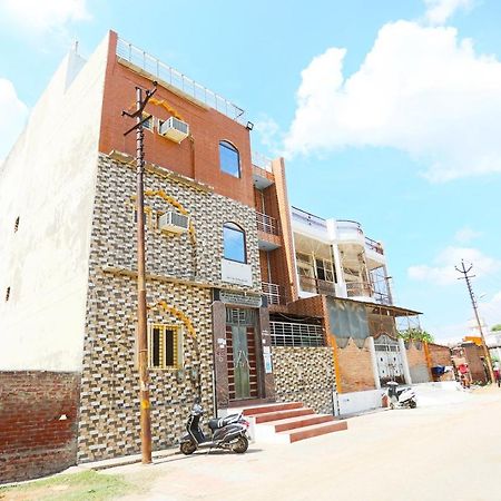 מלון Vrindāvan Oyo 44361 Shri Lajjaram Ashram מראה חיצוני תמונה