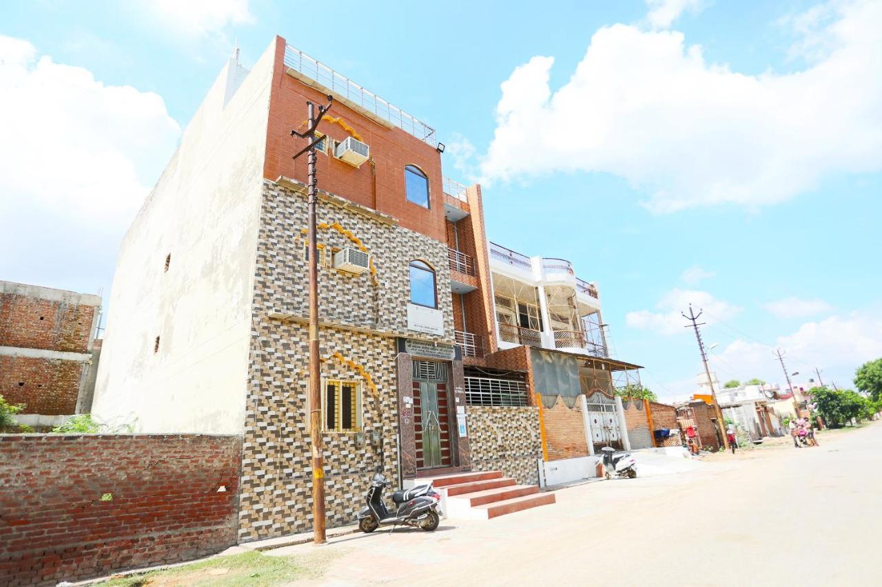 מלון Vrindāvan Oyo 44361 Shri Lajjaram Ashram מראה חיצוני תמונה